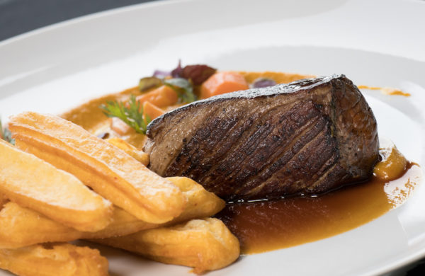 Plat boeuf frites La voile blanche