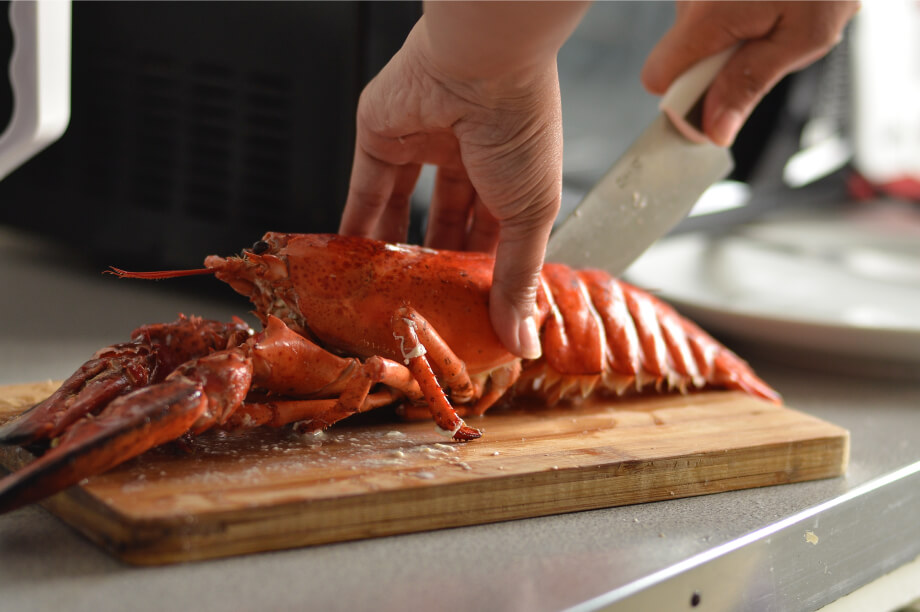 découpe du homard avant cuisson